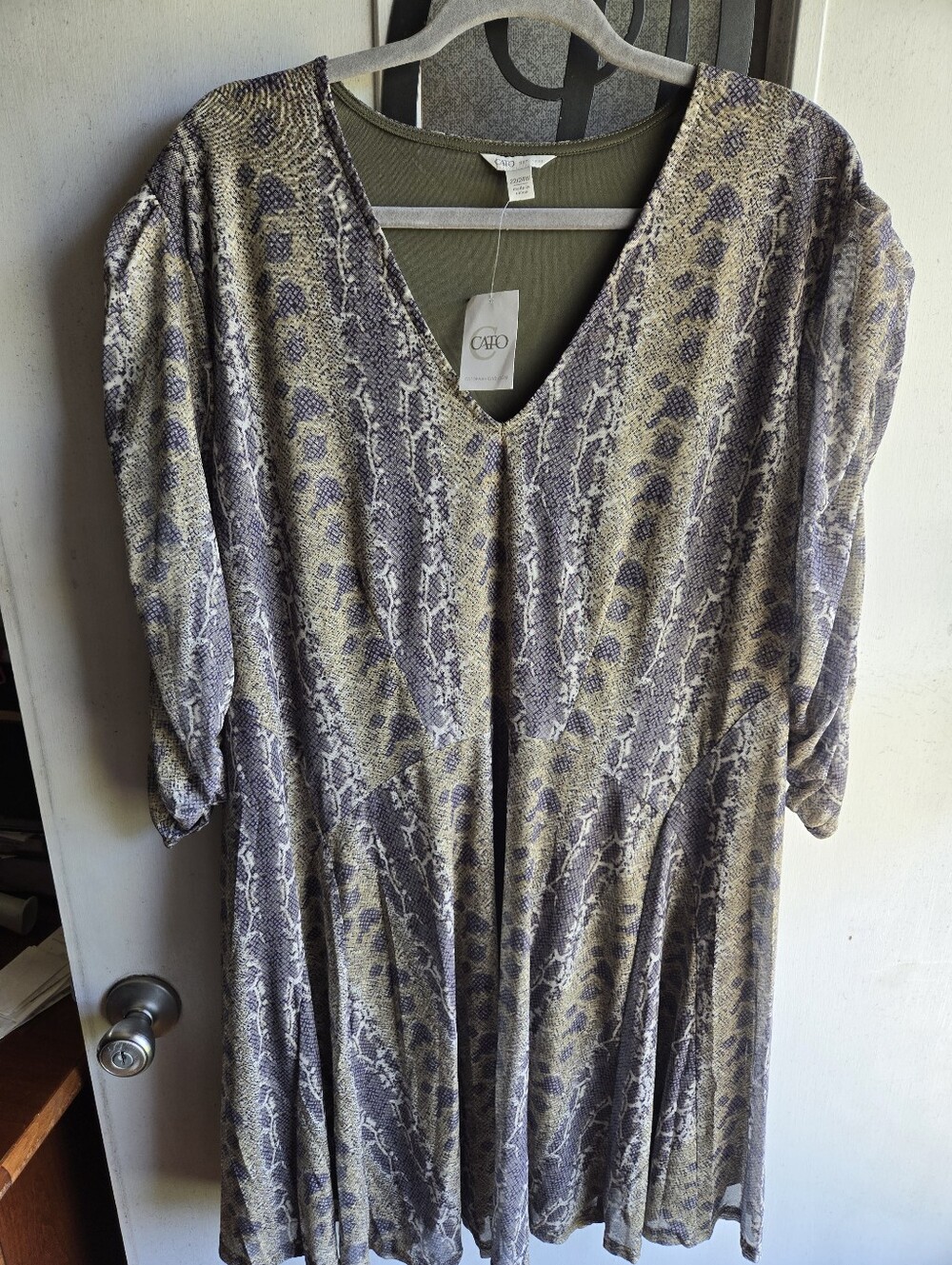 Cato VโNeck Midi Dress in Green, Gray and Cream Snake Print NWT